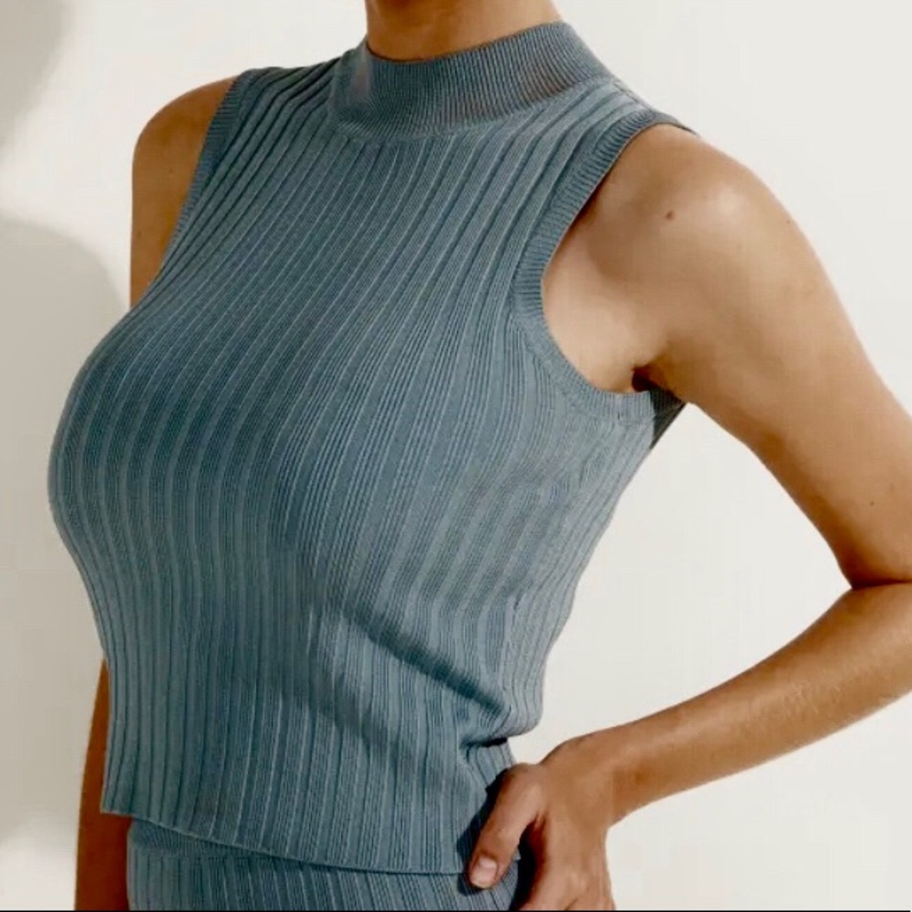 Guess Turtle neck tank sweater Size XS